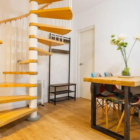Cozy Duplex - 2 Bathrooms - Historic Centre 아파트 *
