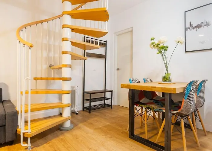 Cozy Duplex - 2 Bathrooms - Historic Centre 아파트 *